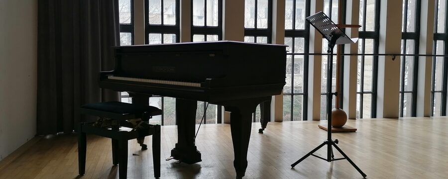 Klavier im Veranstaltungssaal