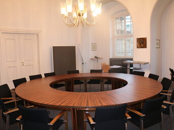 Der Runde Tisch im Kommissionszimmer