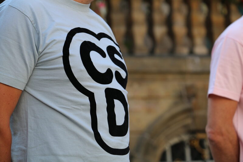 T-Shirt mit Aufschrift CSD