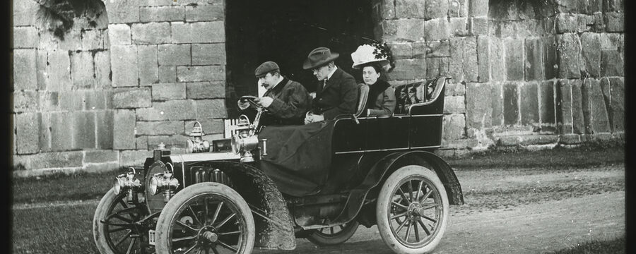 Motorwagen neben dem Oktogon, ca.1910