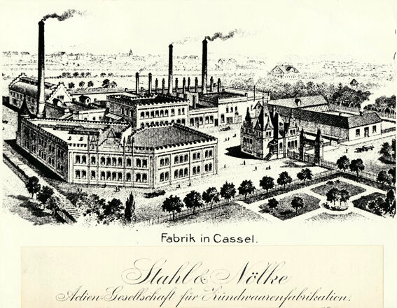 Zeichnung der Fabrik in Cassel, großen Gelände mit Produktion, Gebäudekomplexen und flankierenden Bäumenvon schräg oben