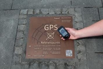 Abbildung Geo-Referenzpunt Kassel vor dem Rathaus