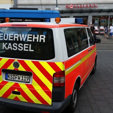Einsatzfahrzeug in der Innenstadt Kassel