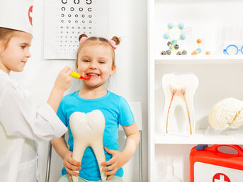 Kinder spielen Zahnarzt, Zahngesundheit