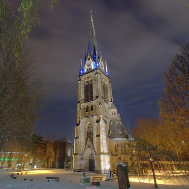 Lutherkirche bei Nacht im Winter