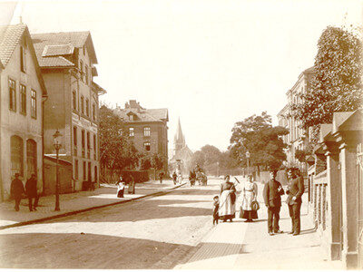 Wolfhager Straße mit evangelischer Kirche um 1905
