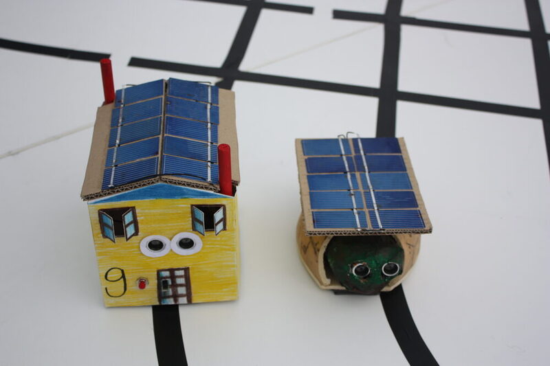 Zwei Solarmobilde