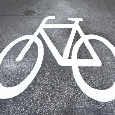 Fahrradzeichen auf der Straße